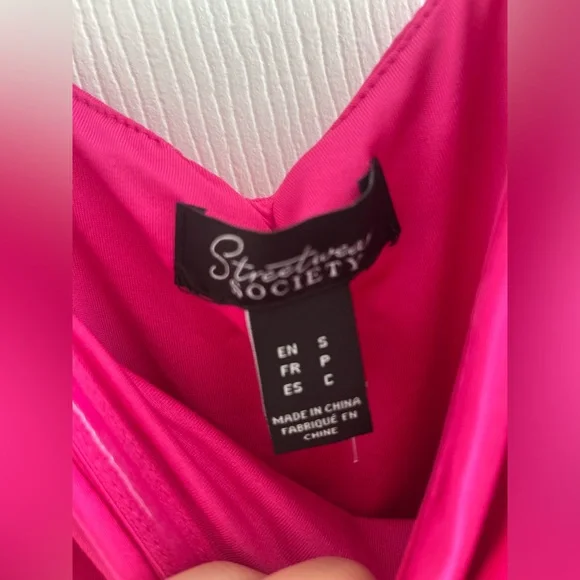 NWOT pink ruffled mini dress from urban planet size small - Picture 3 of 4